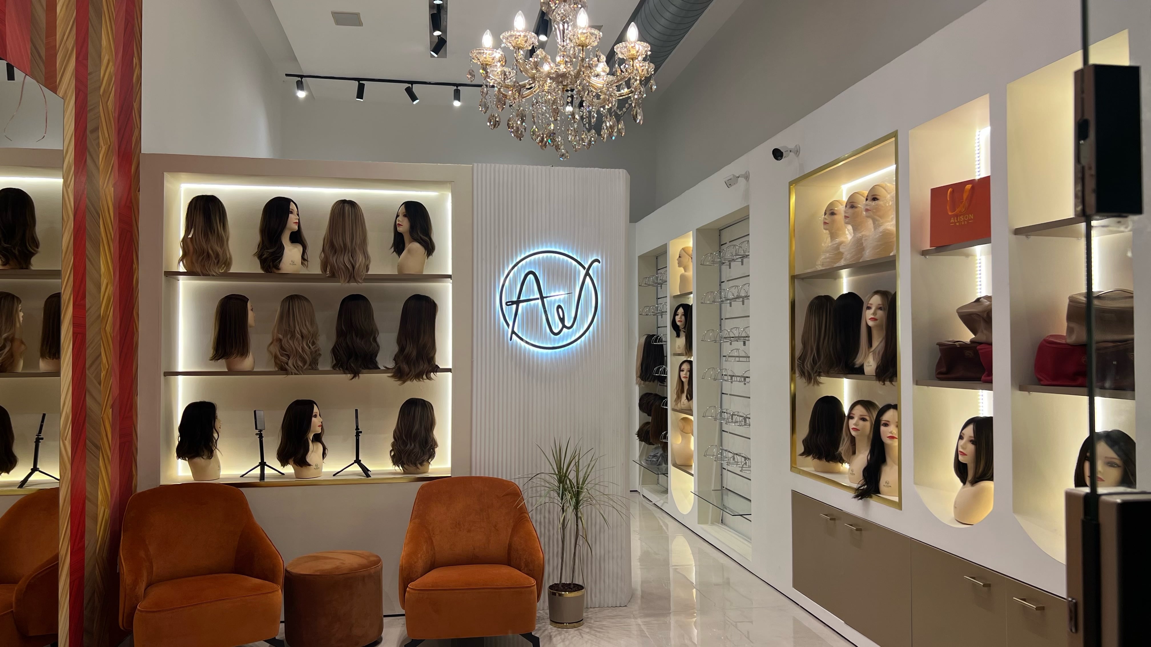 שיער טבעי בסלון הפאות Alison WIGS ברחוב אחוזה רעננה